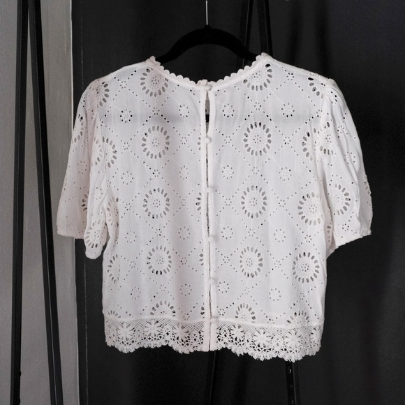 Abercrombie 100% cotton white Eyelet cropped shirt - Picture 3 of 8
